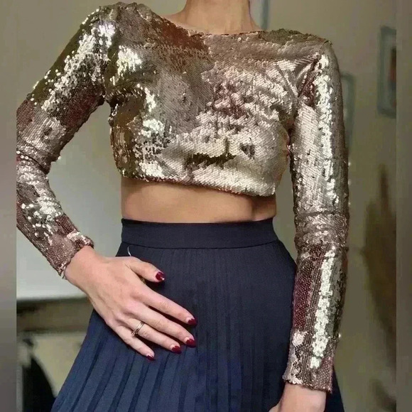 ✨ Stunning Rose Gold Sequin Crop Top ✨ - Picture 1 of 5